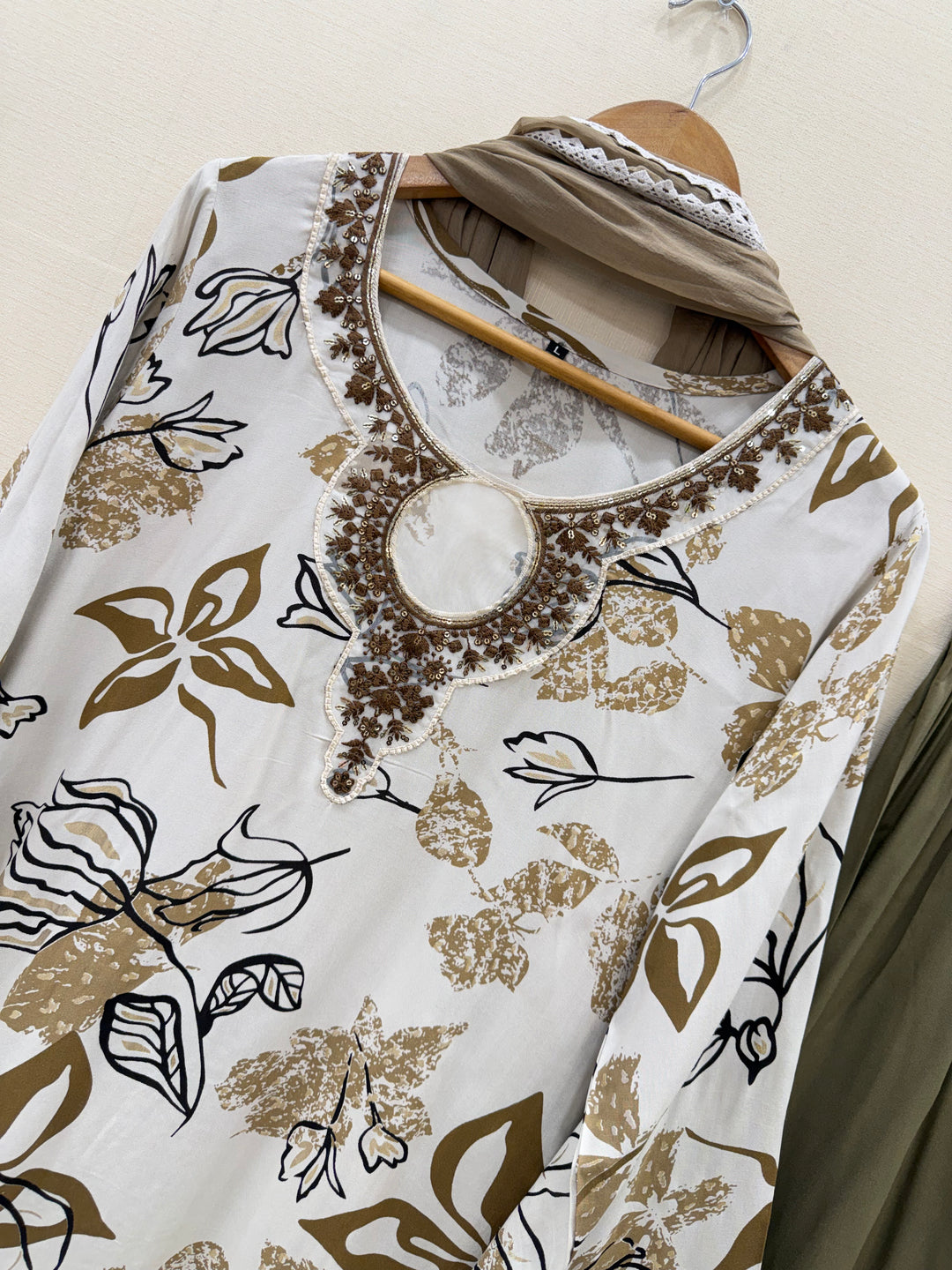 Pakistani Cutwork suits 2748