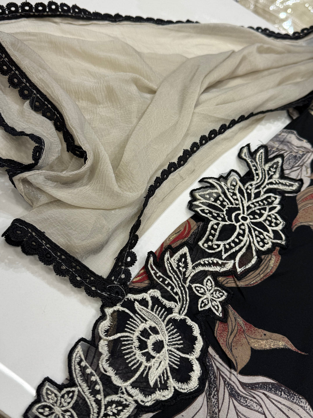 Pakistani cutwork suits 3116