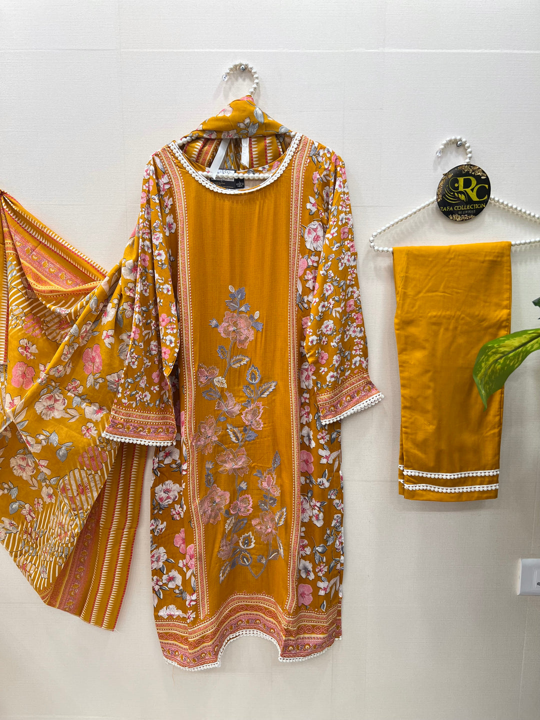 The Hermitage lawn suits 4008