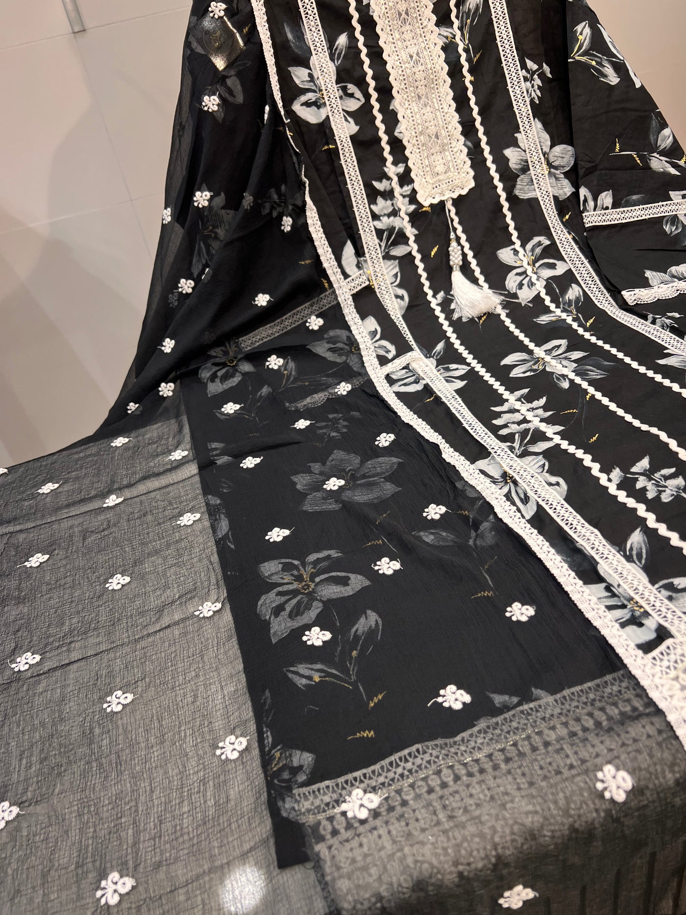 Cotton lace work 672807