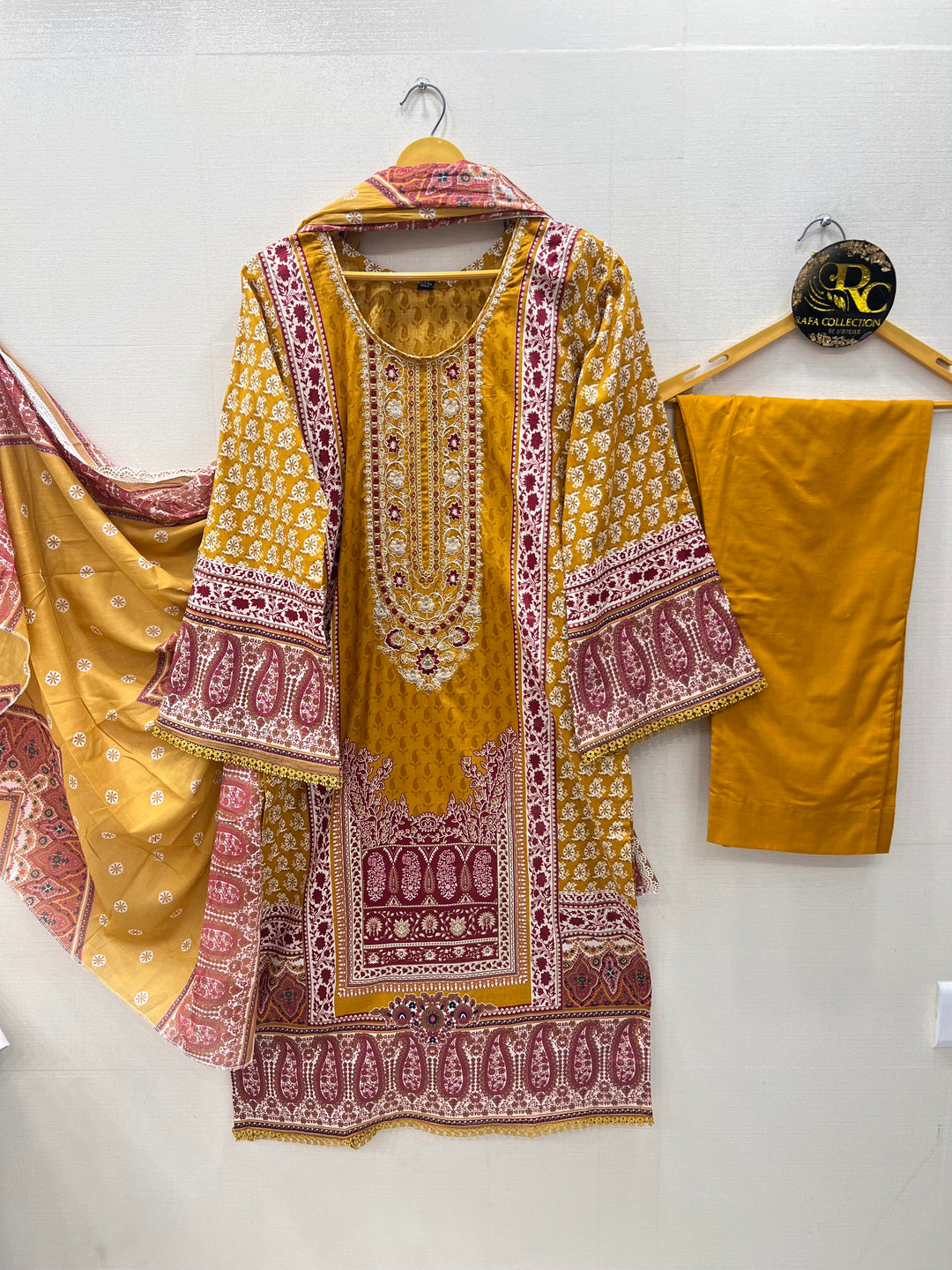 The Hermitage lawn suits 9976