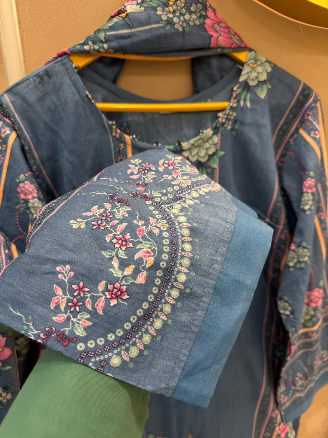 Cotton printed suits