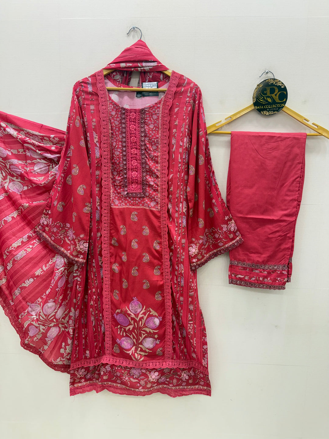 The Hermitage lawn suits 3008