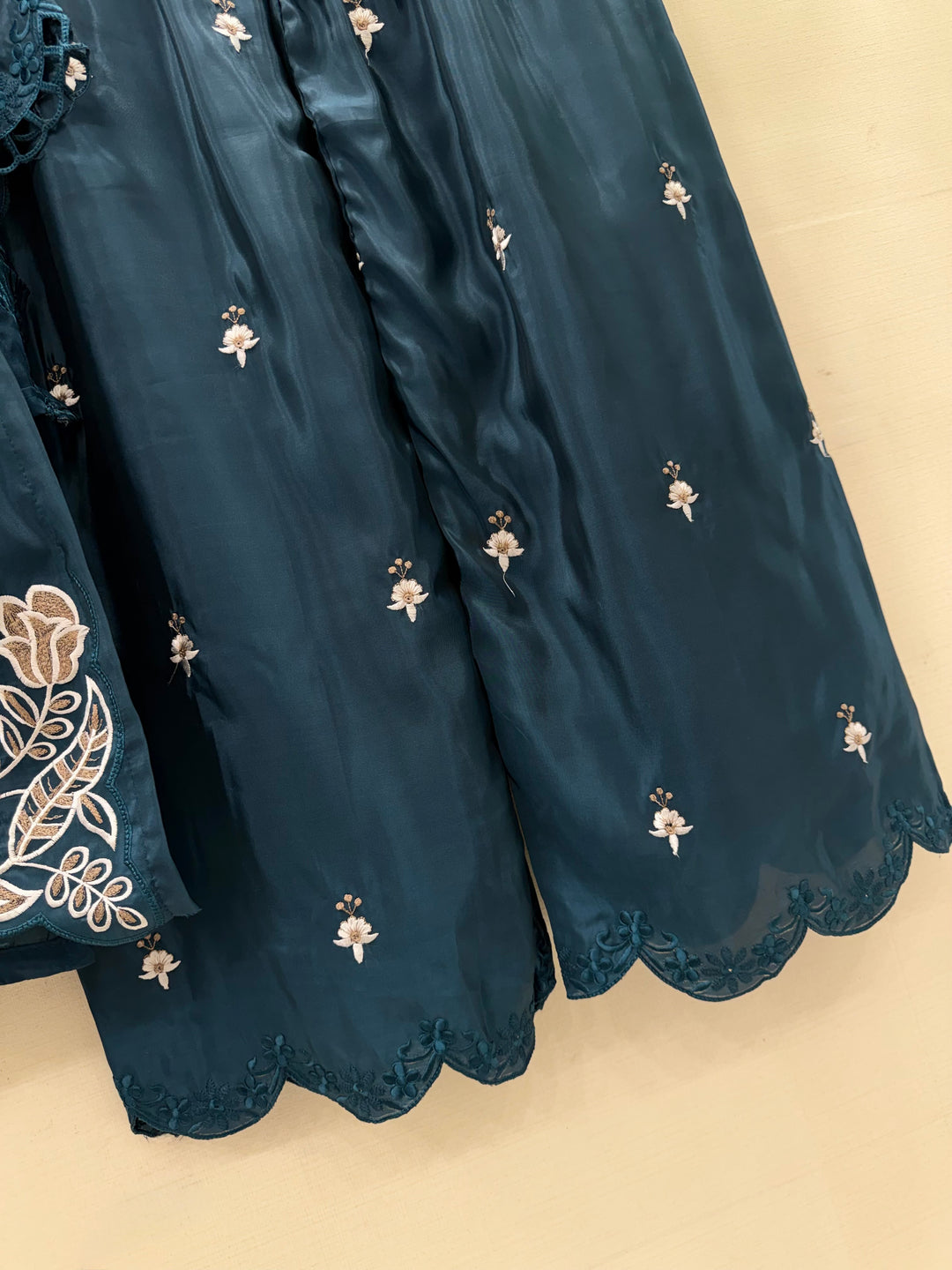 Pakistani embroided suits suits