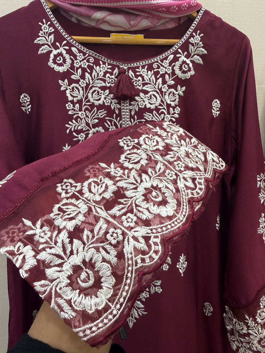 Hania amir Farshi suits