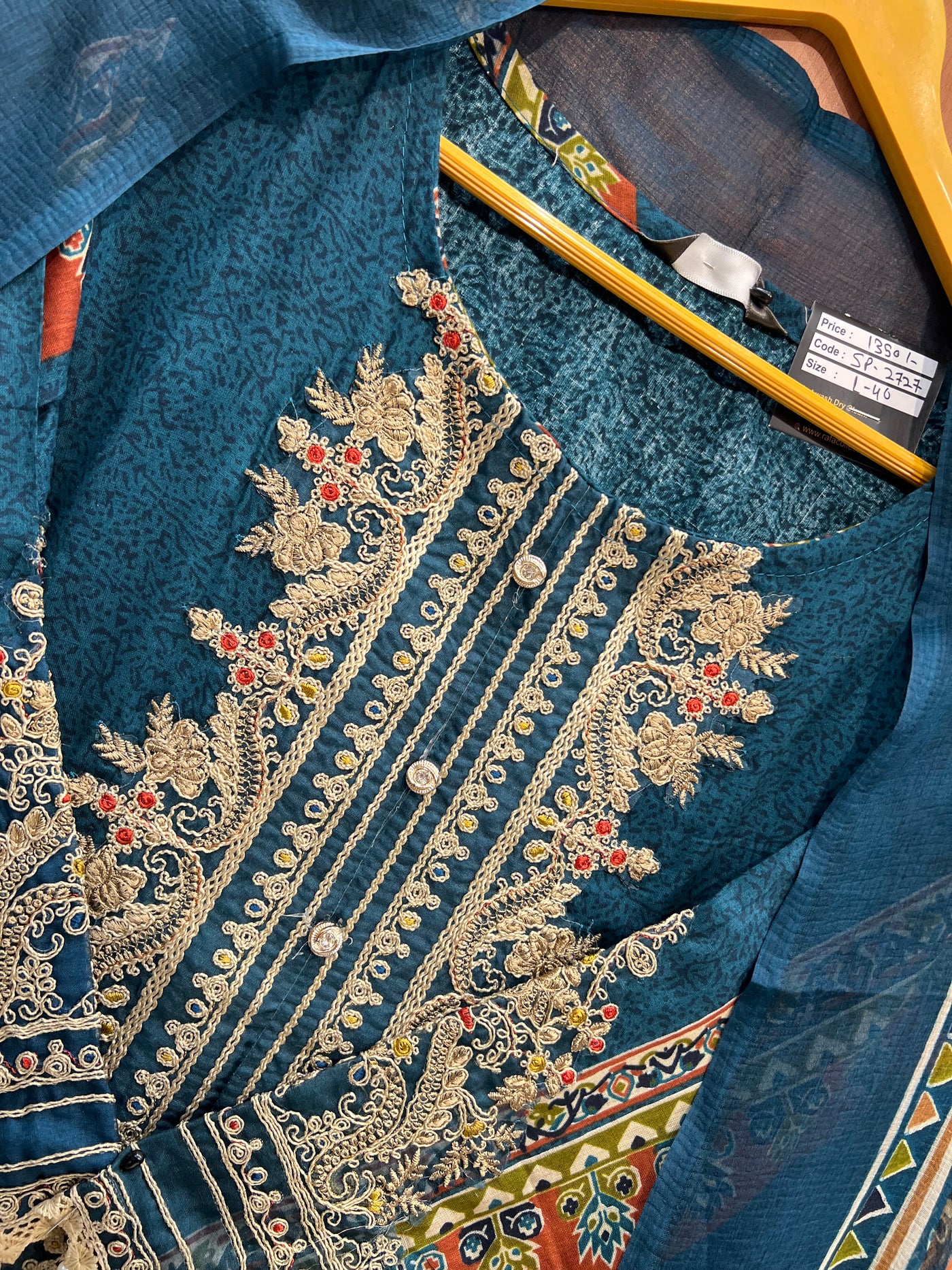 Traditional Pakistani Wear 2727
