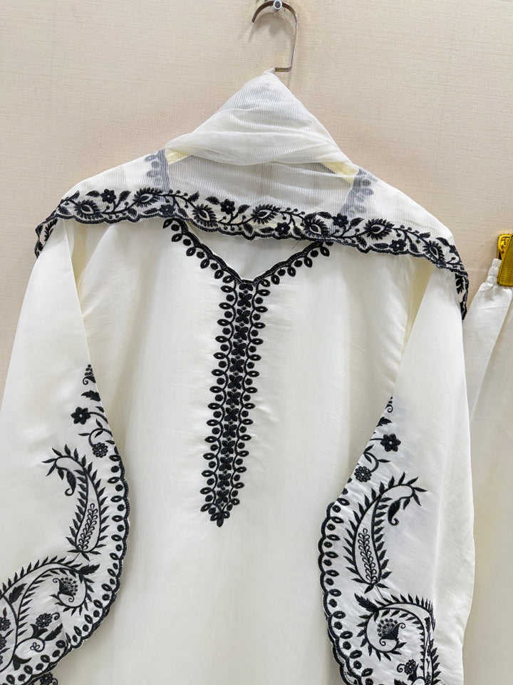 Pakistani embroidered suits 1086