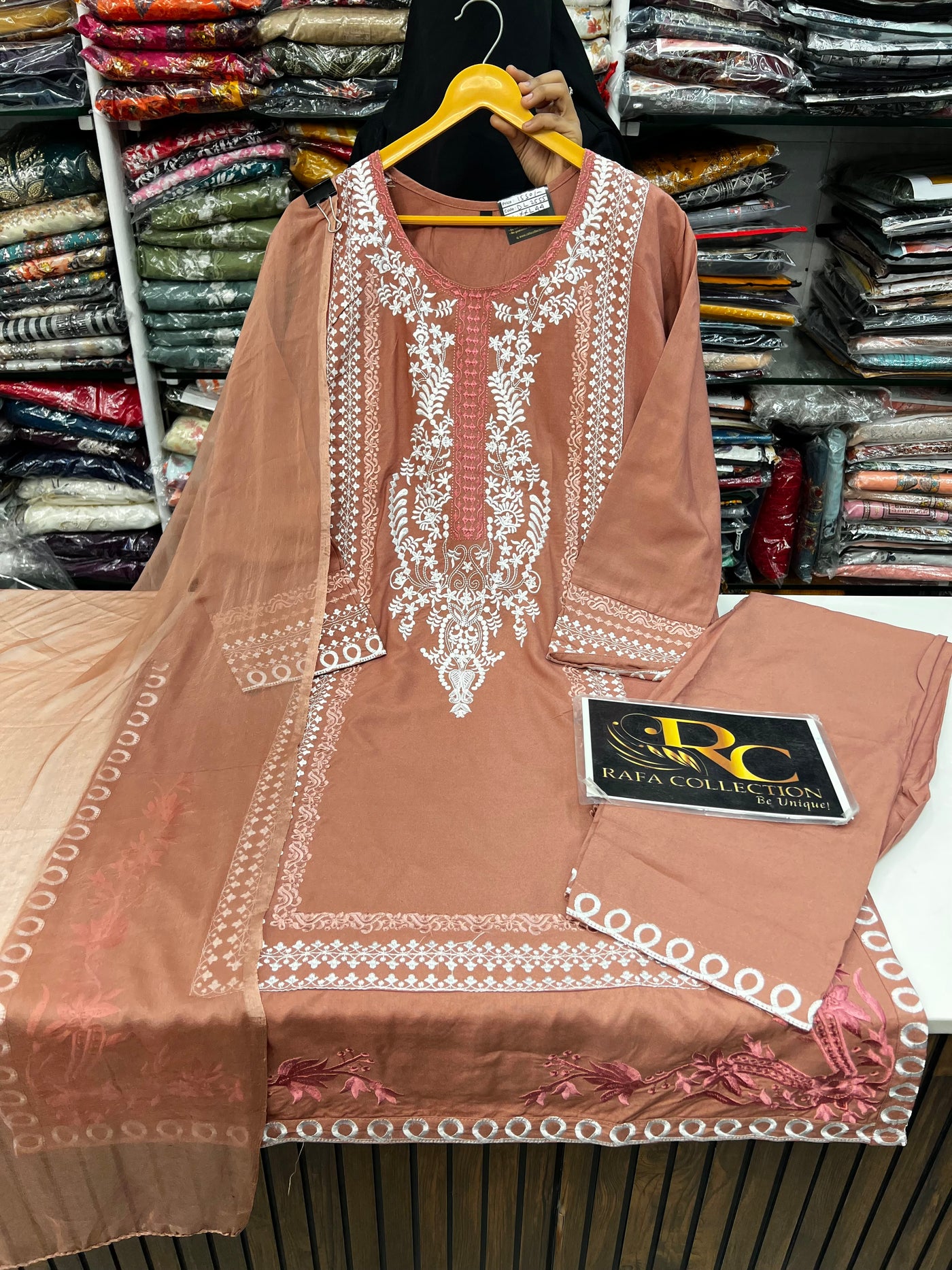 Embroidered suit 2555