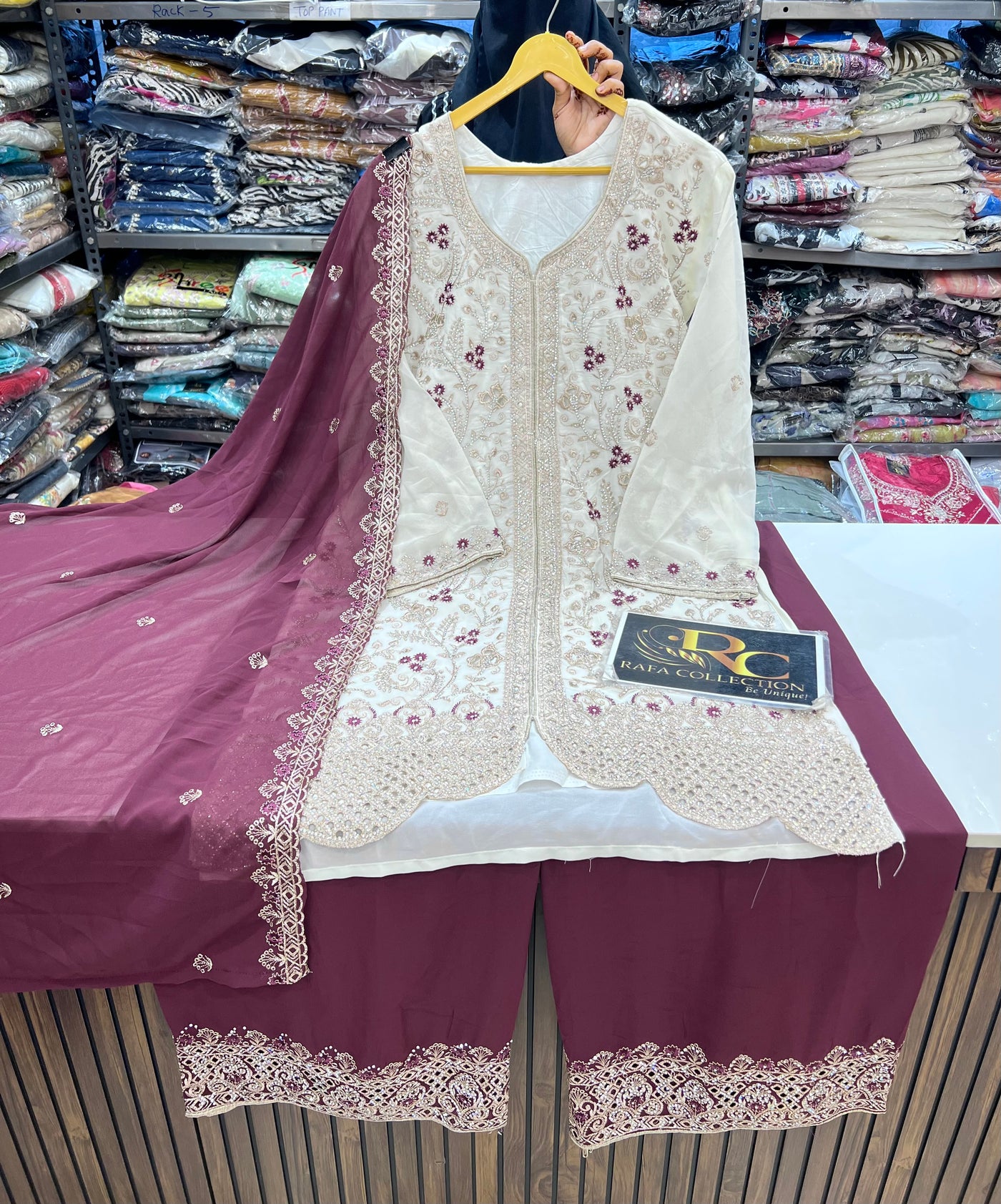 Pakistani party wear suits 17393