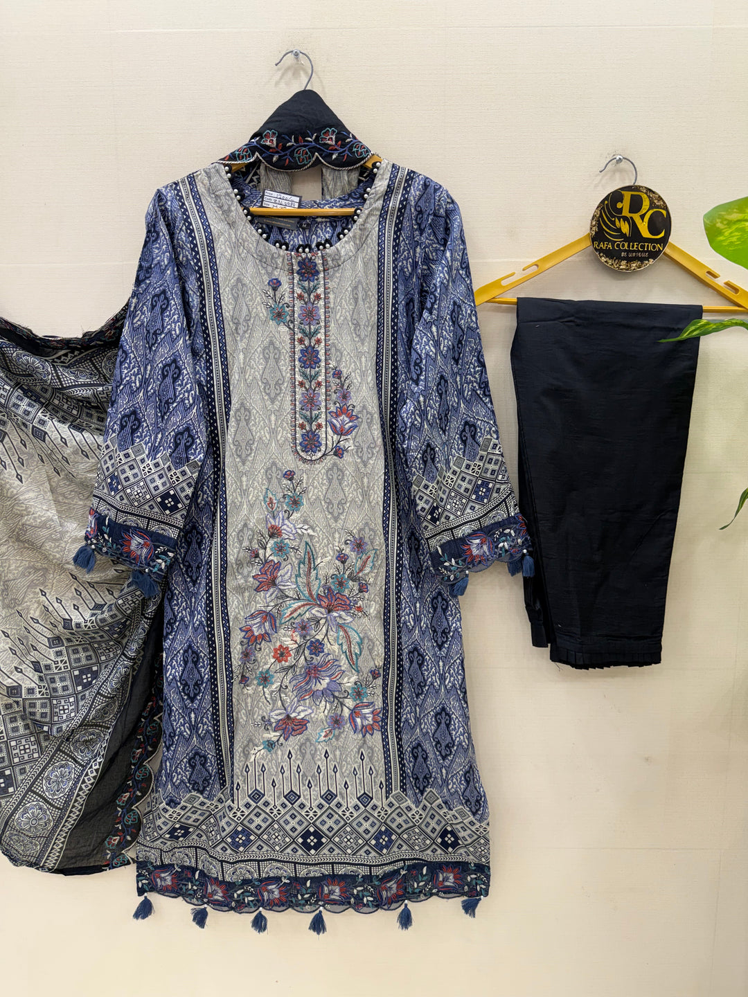 Pakistani embroidered suits 2989