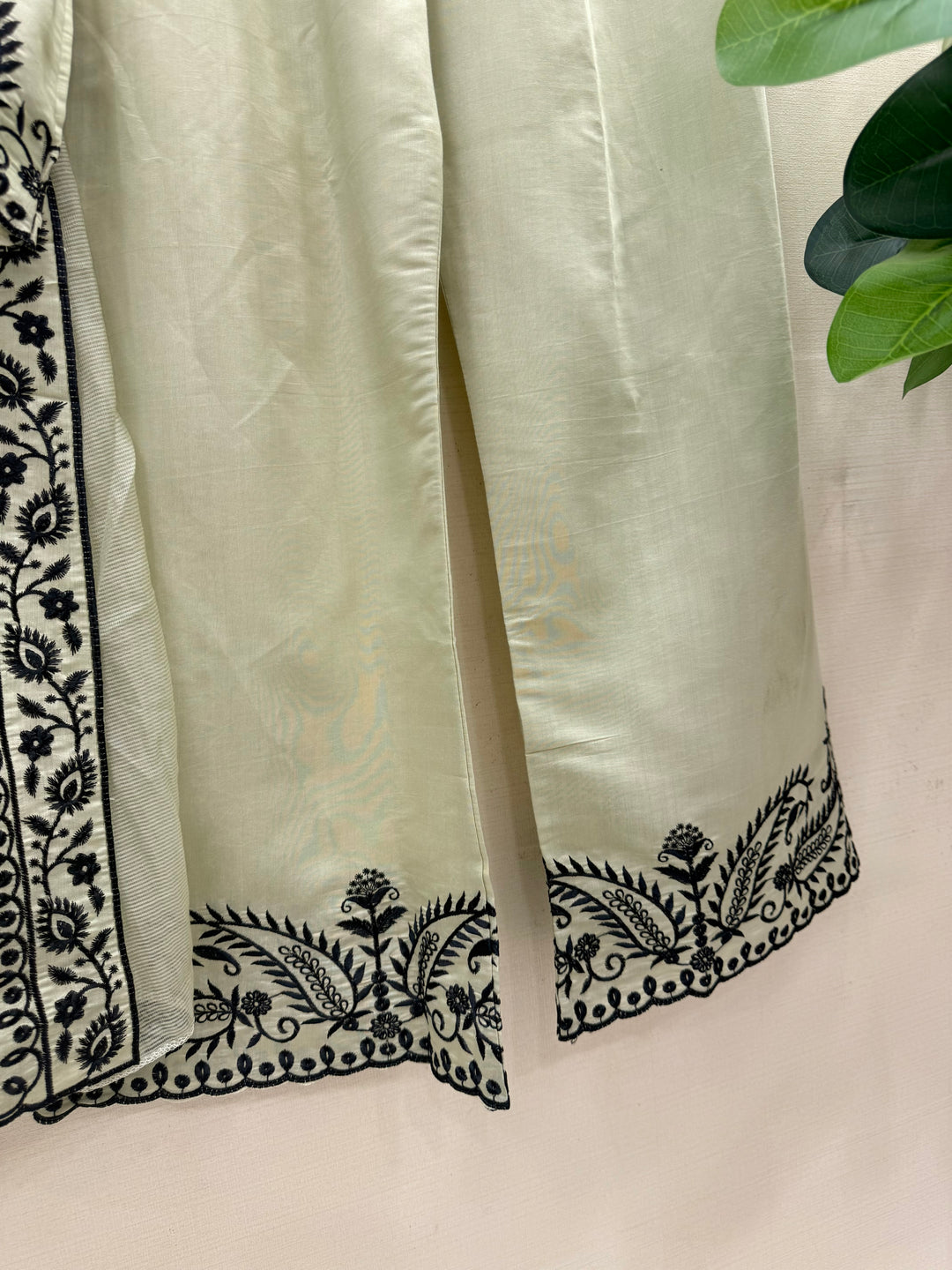 Pakistani embroidered suits 1086