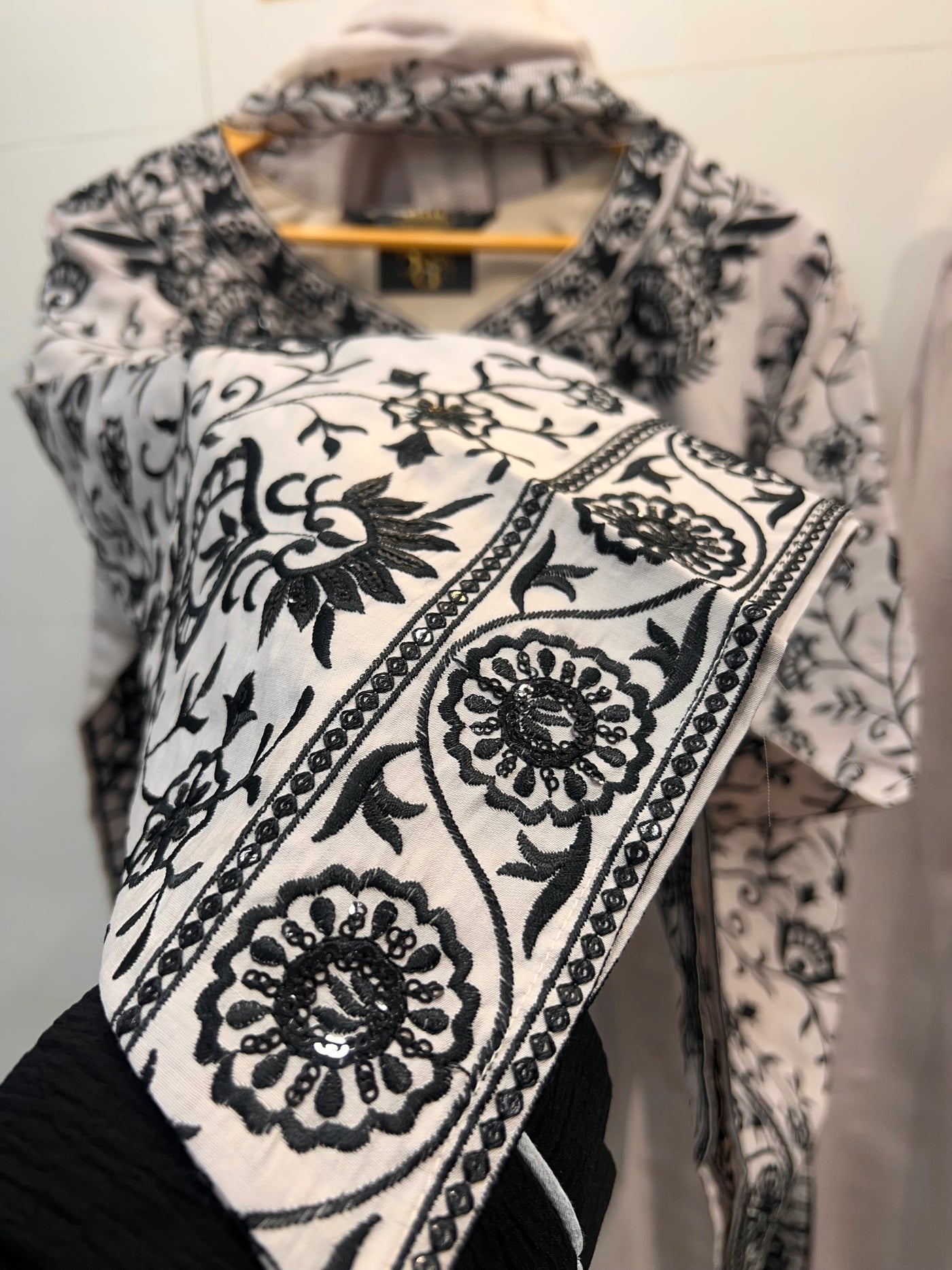 RC’s Luxe Designer Wear
 2664