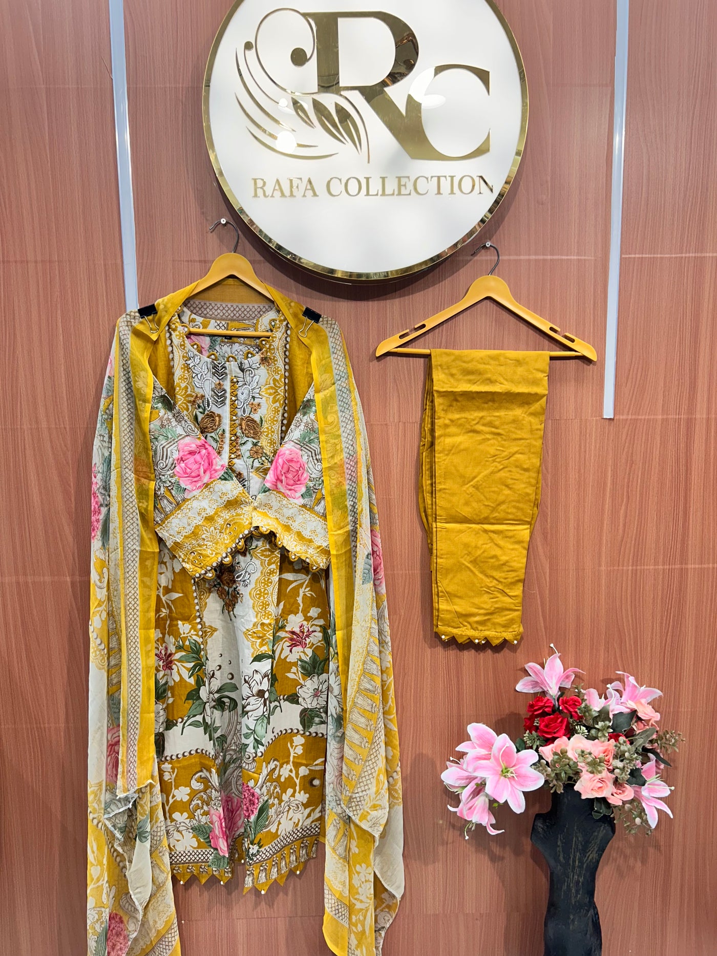 2539 Luxury Pearl Embellished Pakistani Suits