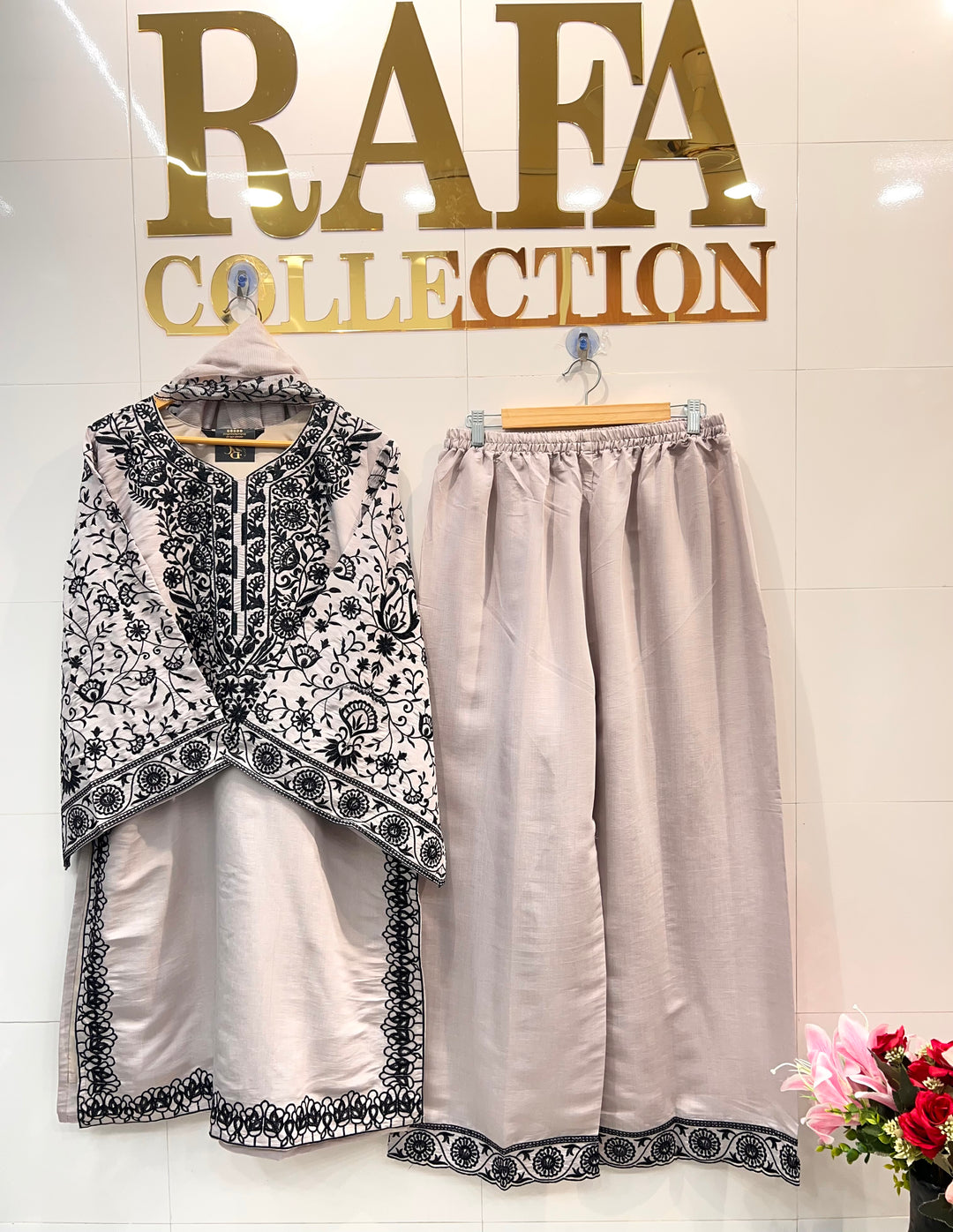 RC’s Luxe Designer Wear
 2664