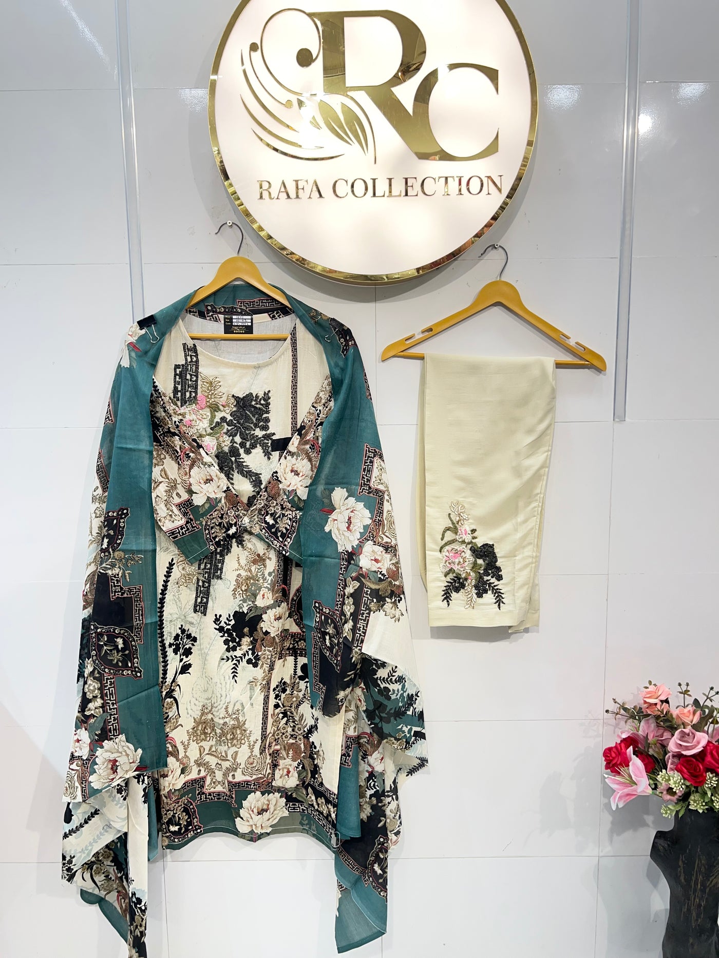 Pakistani embroided suit 1993