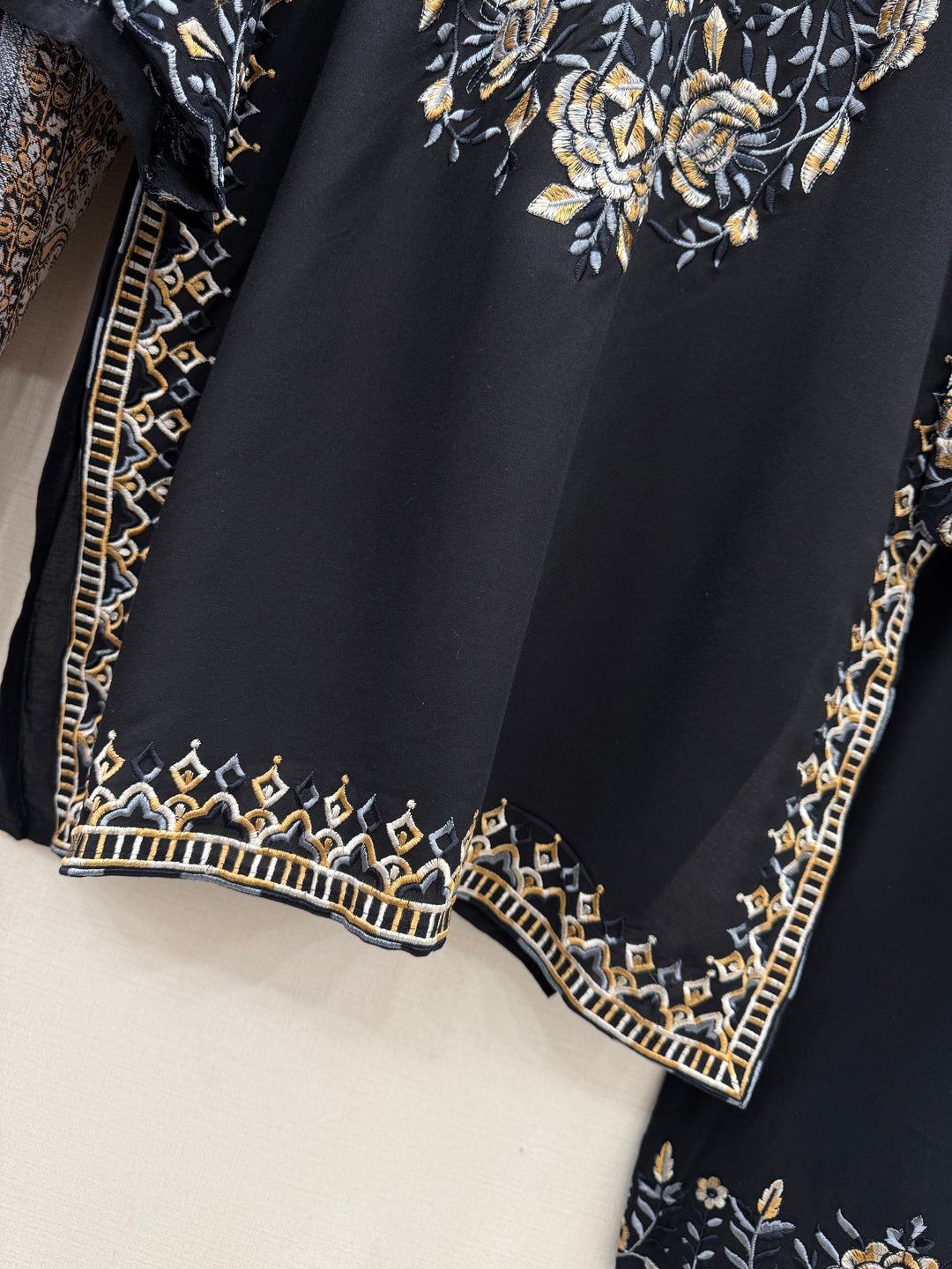 Embroidered pashmina suits 7027