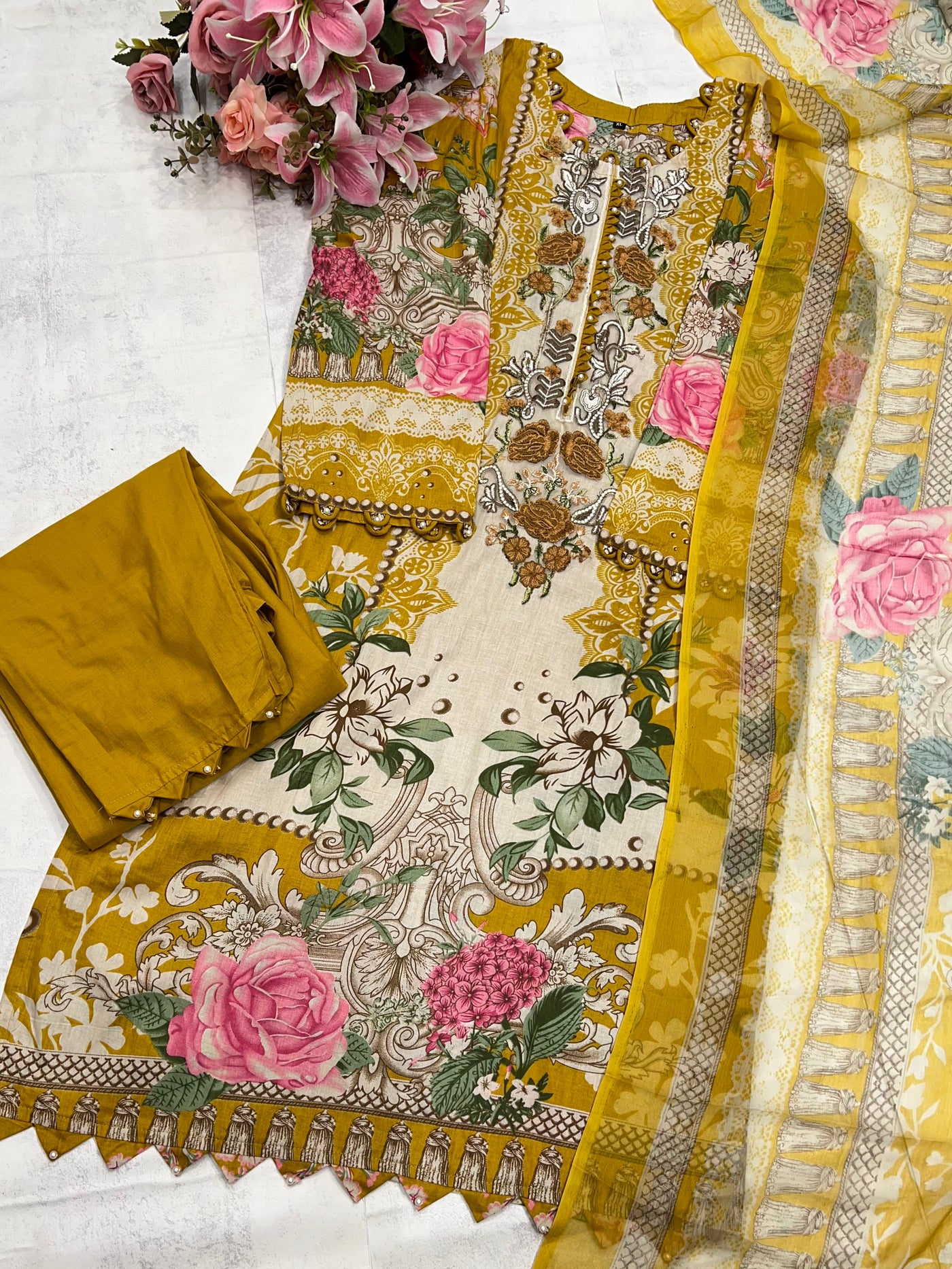 2539 Luxury Pearl Embellished Pakistani Suits