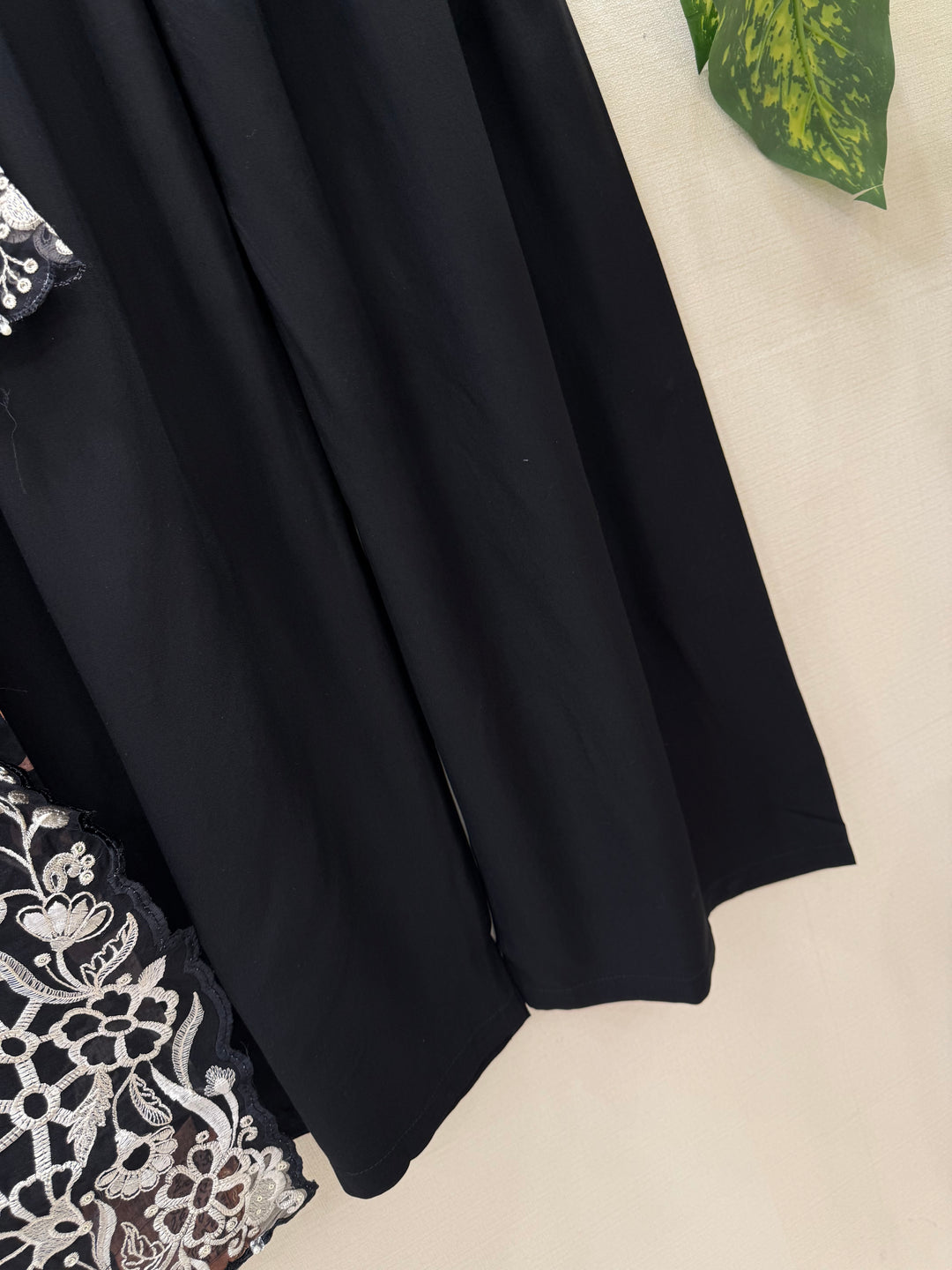 Pakistani Cutwork suits 2748