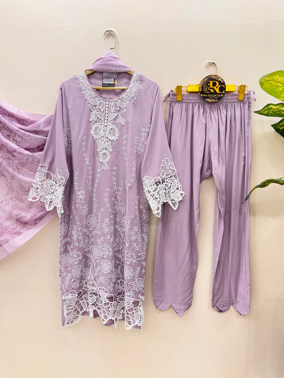 Cutwork Pakistani embroidered suits!