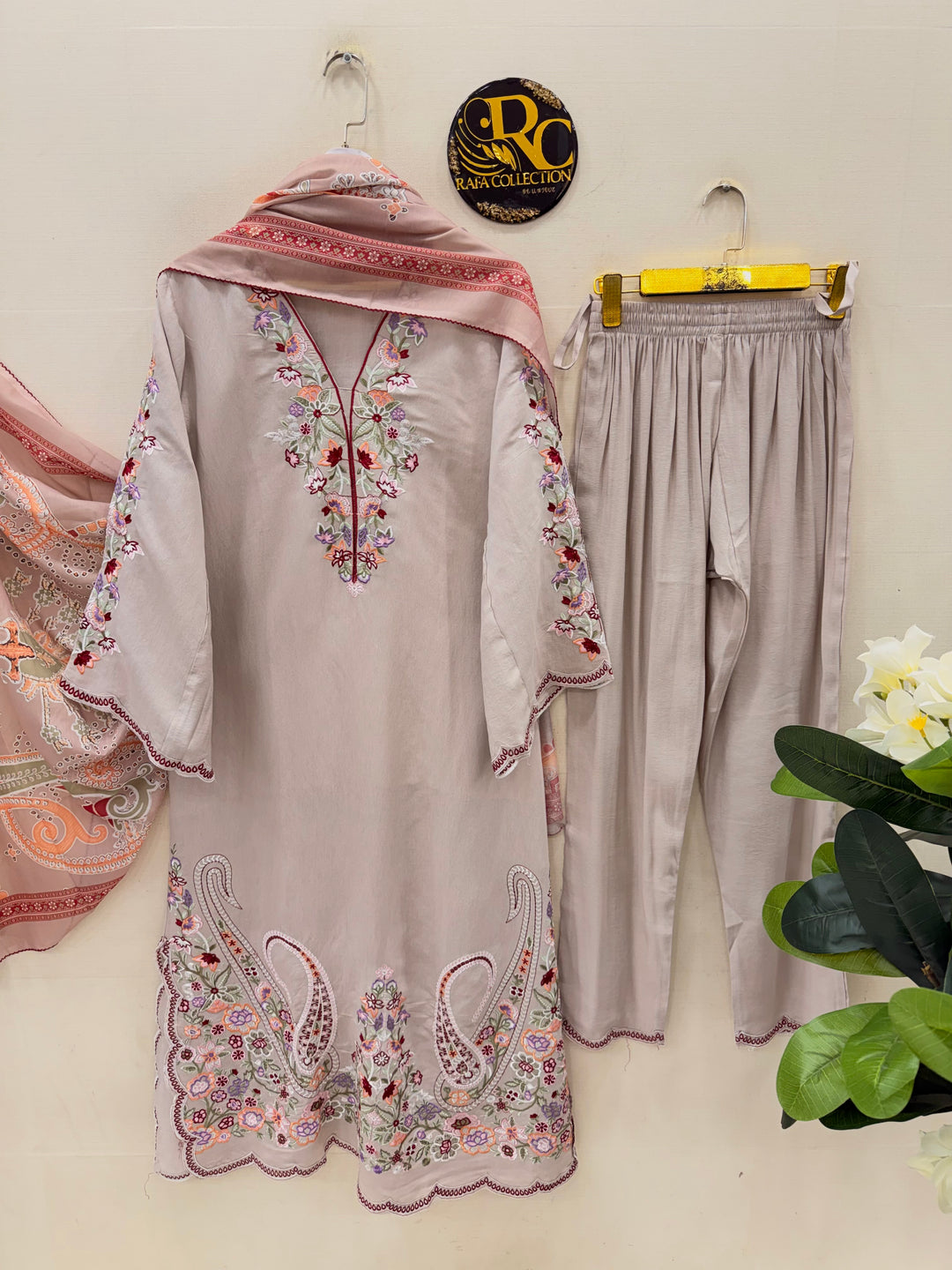 Pakistani Embroidered Suit’s