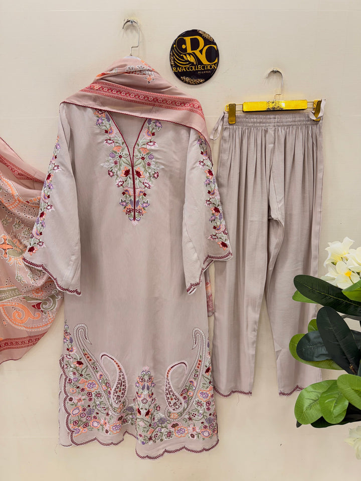 Pakistani Embroidered Suit’s