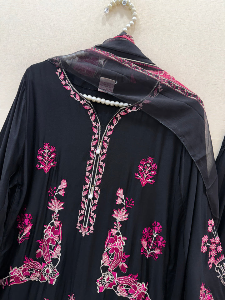Pakistani long kaftans