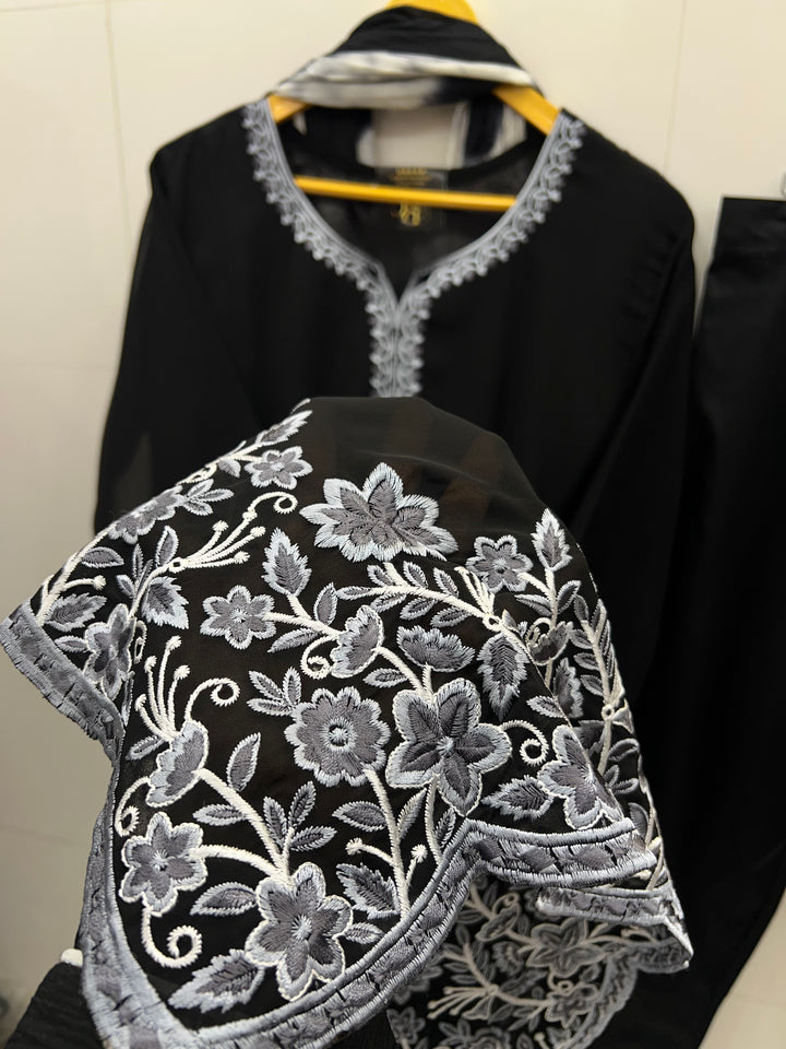 Pakistani formals suits 2800