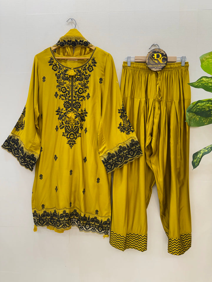 Hania amir Farshi suits