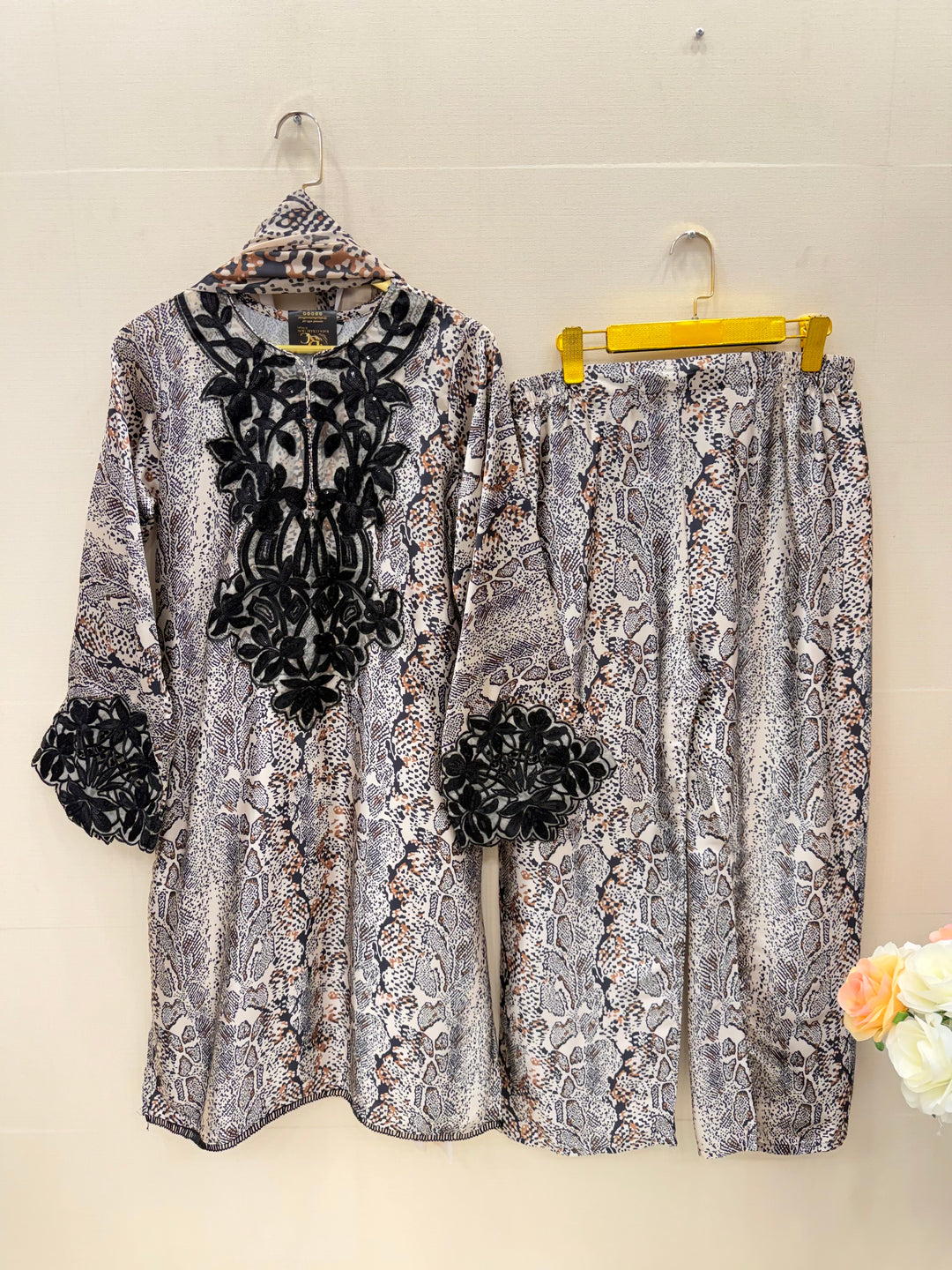 Satin premium suits 4389