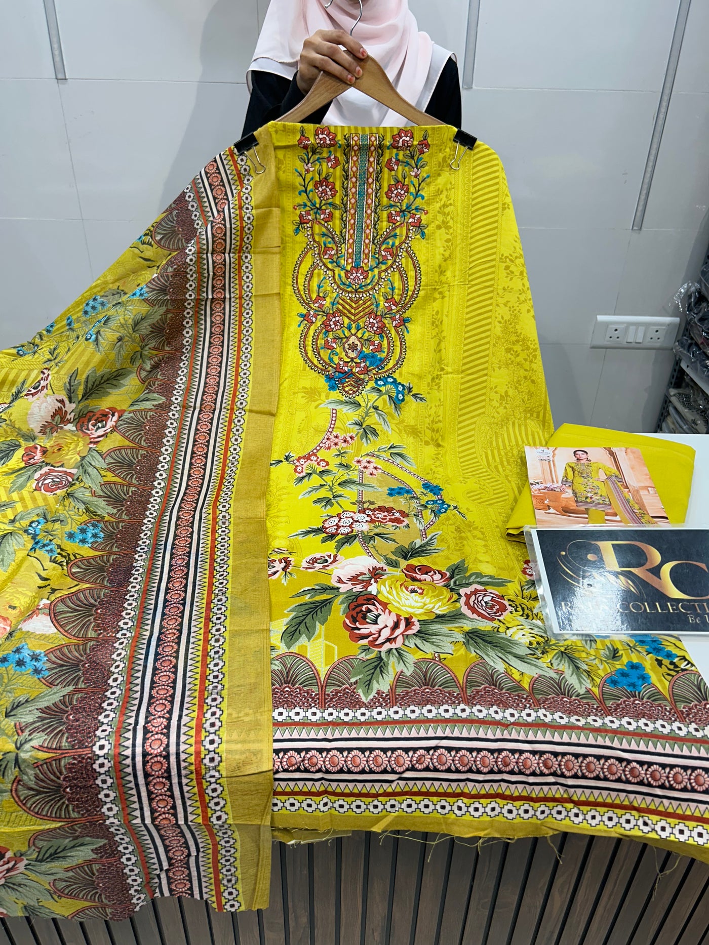 Semi Cotton embroided suit 1541