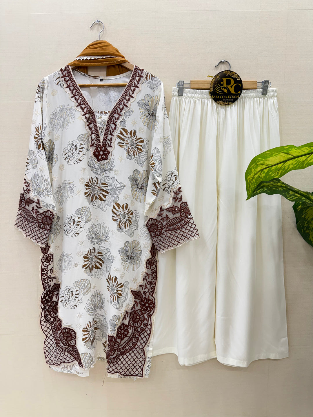 Pakistani Cutwork suits 2748