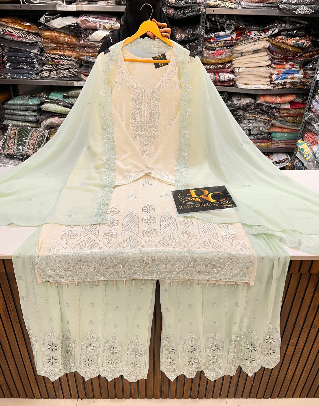 Pakistani party wear suits 2757