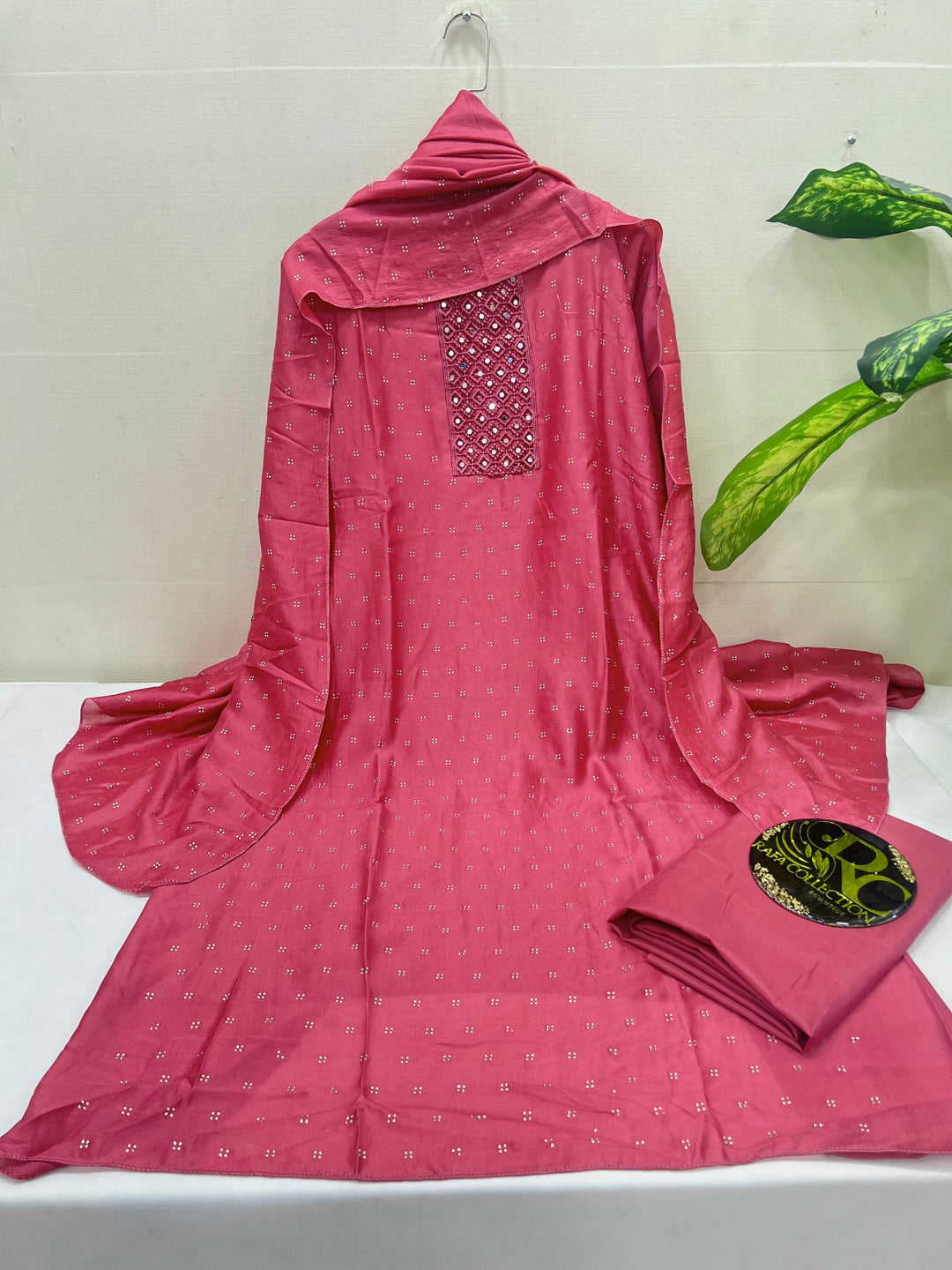 Unstitch stone work suits