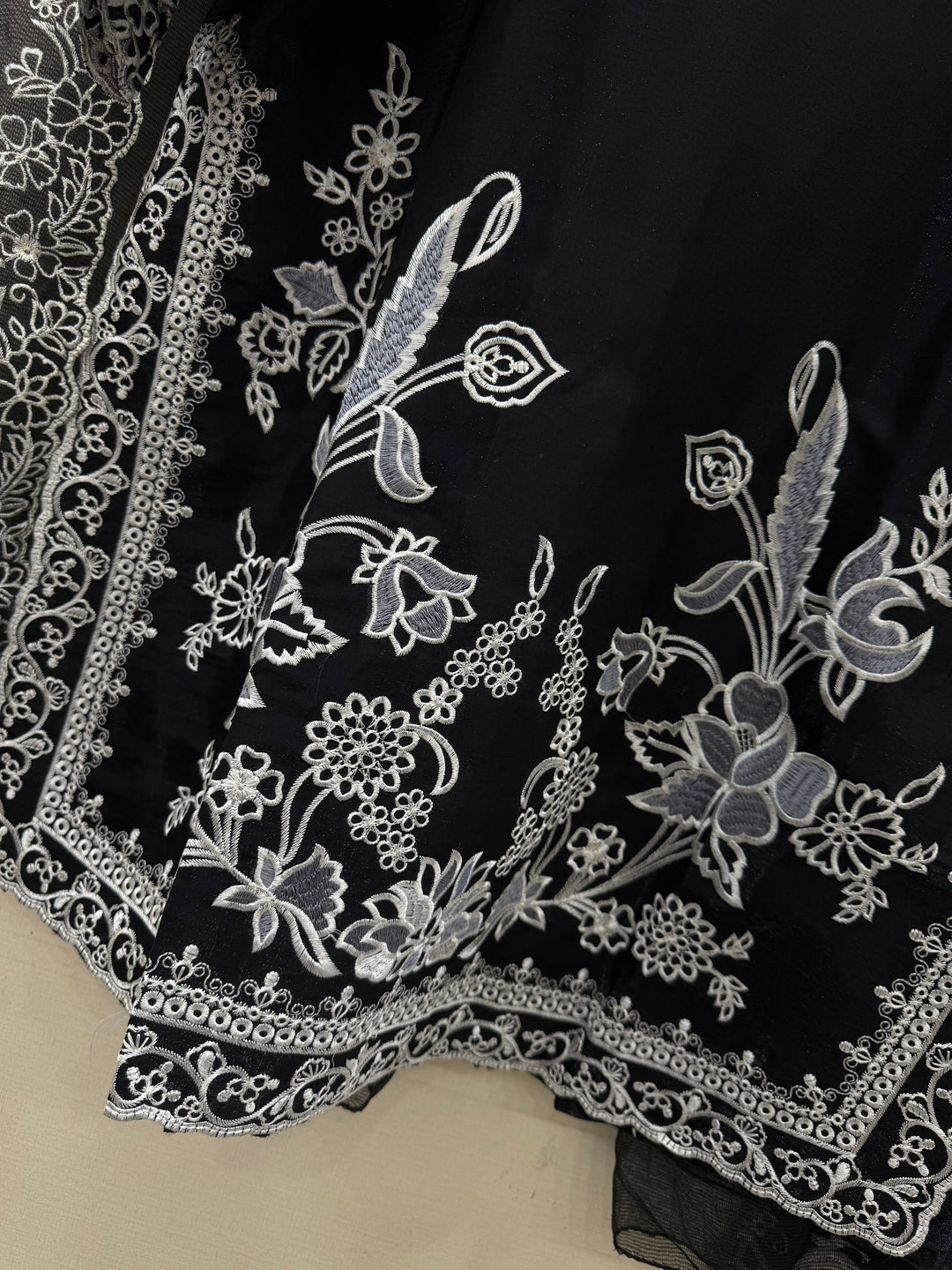 Pakistani Embroidered suits 6070
