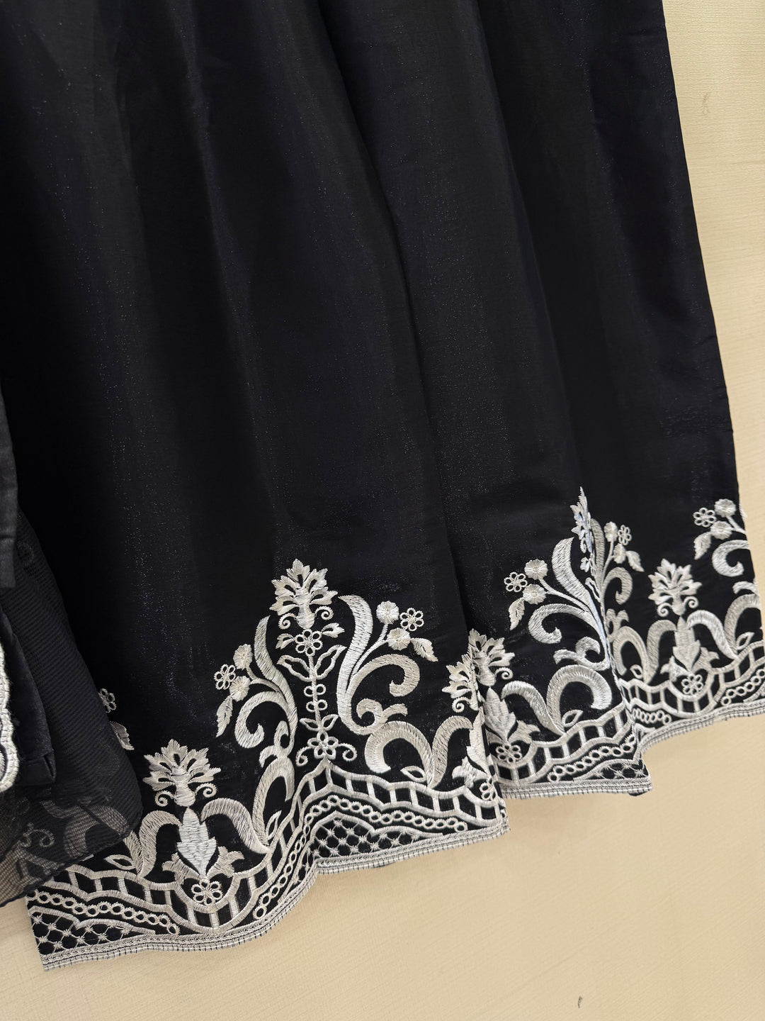 Pakistani Embroidered suits 6070