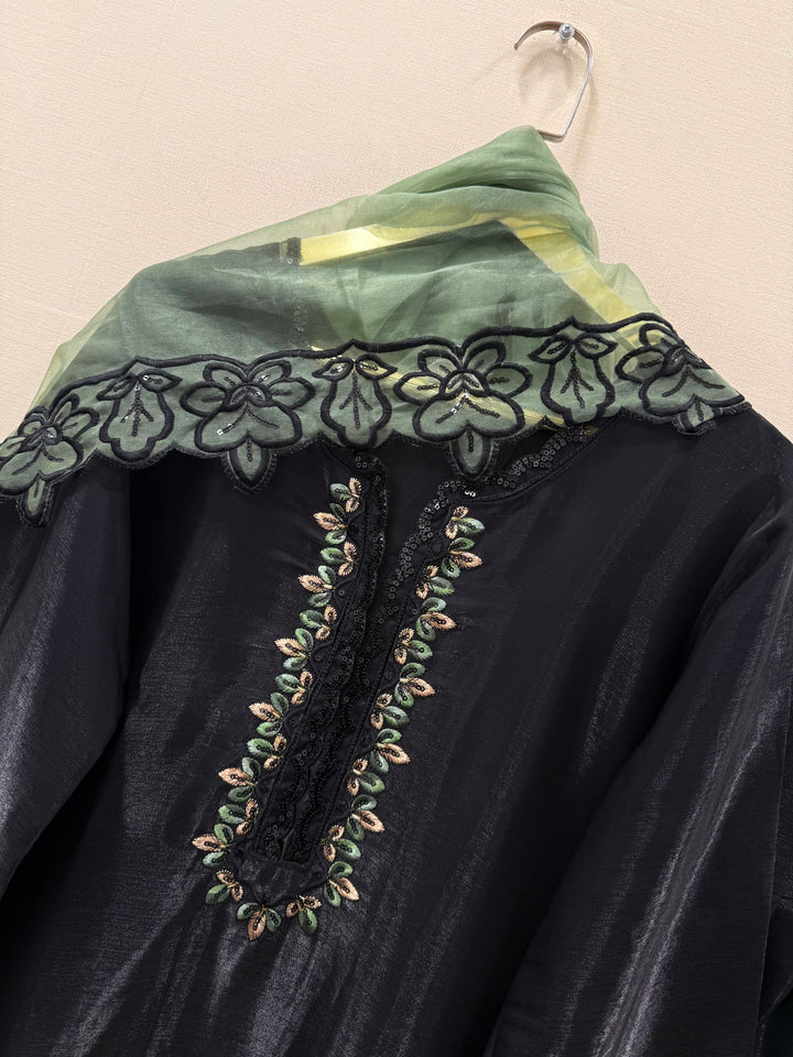 Pakistani Farshi Salwar suits