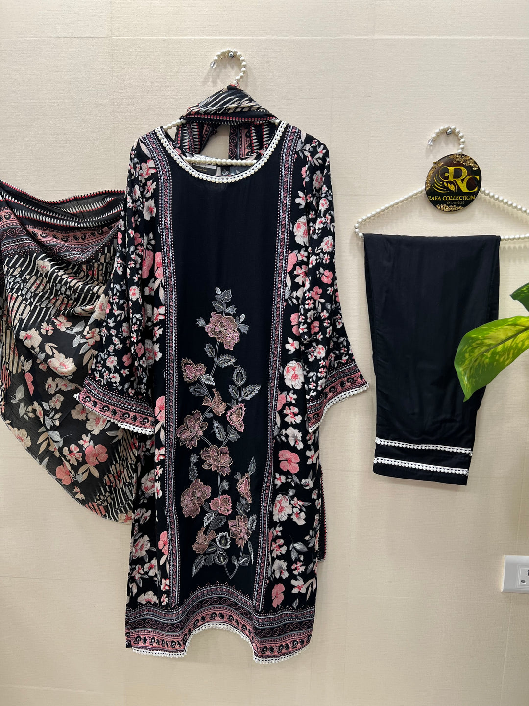 The Hermitage lawn suits 4008