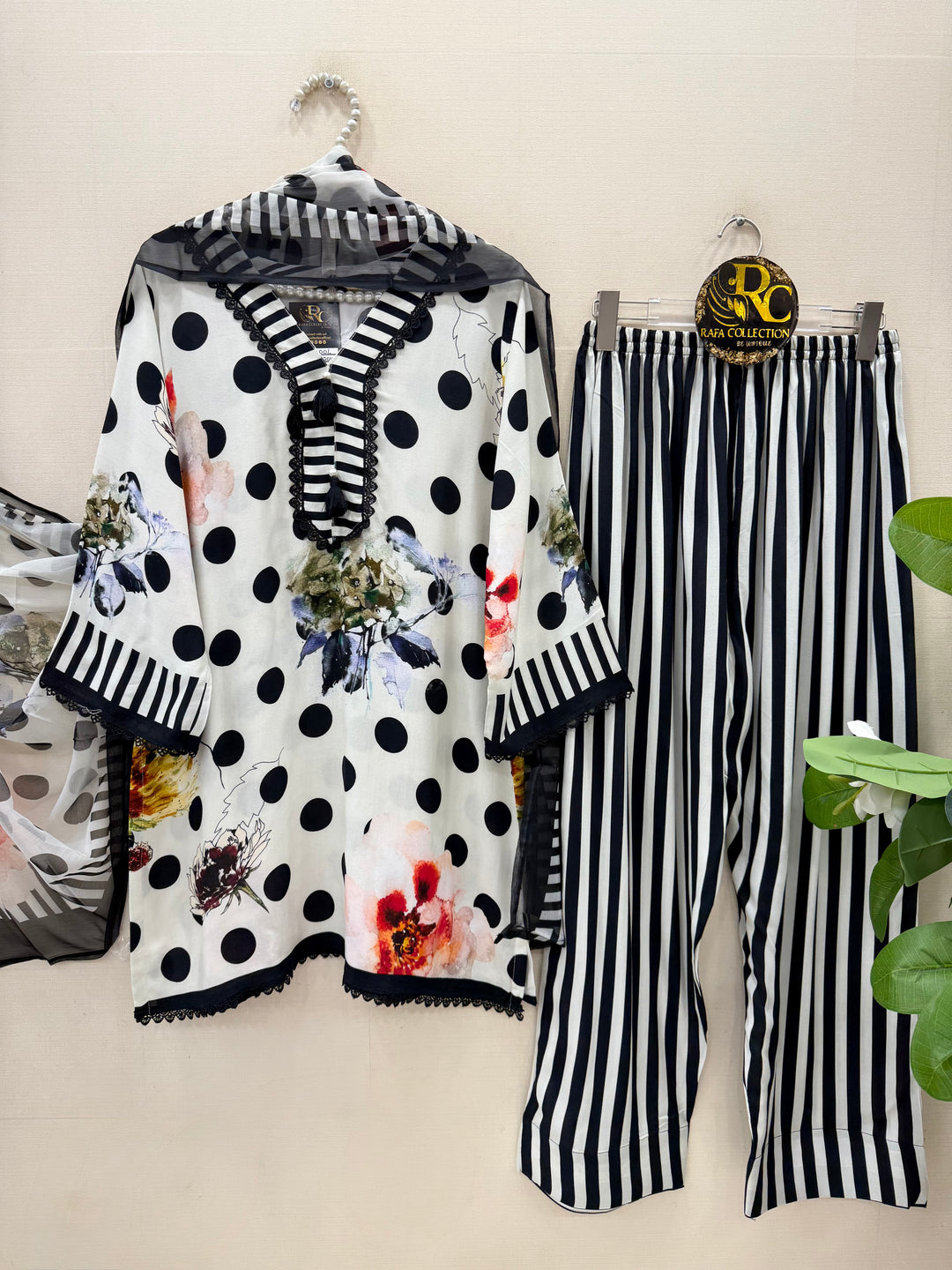 polka dot Pakistani Farshi suits
