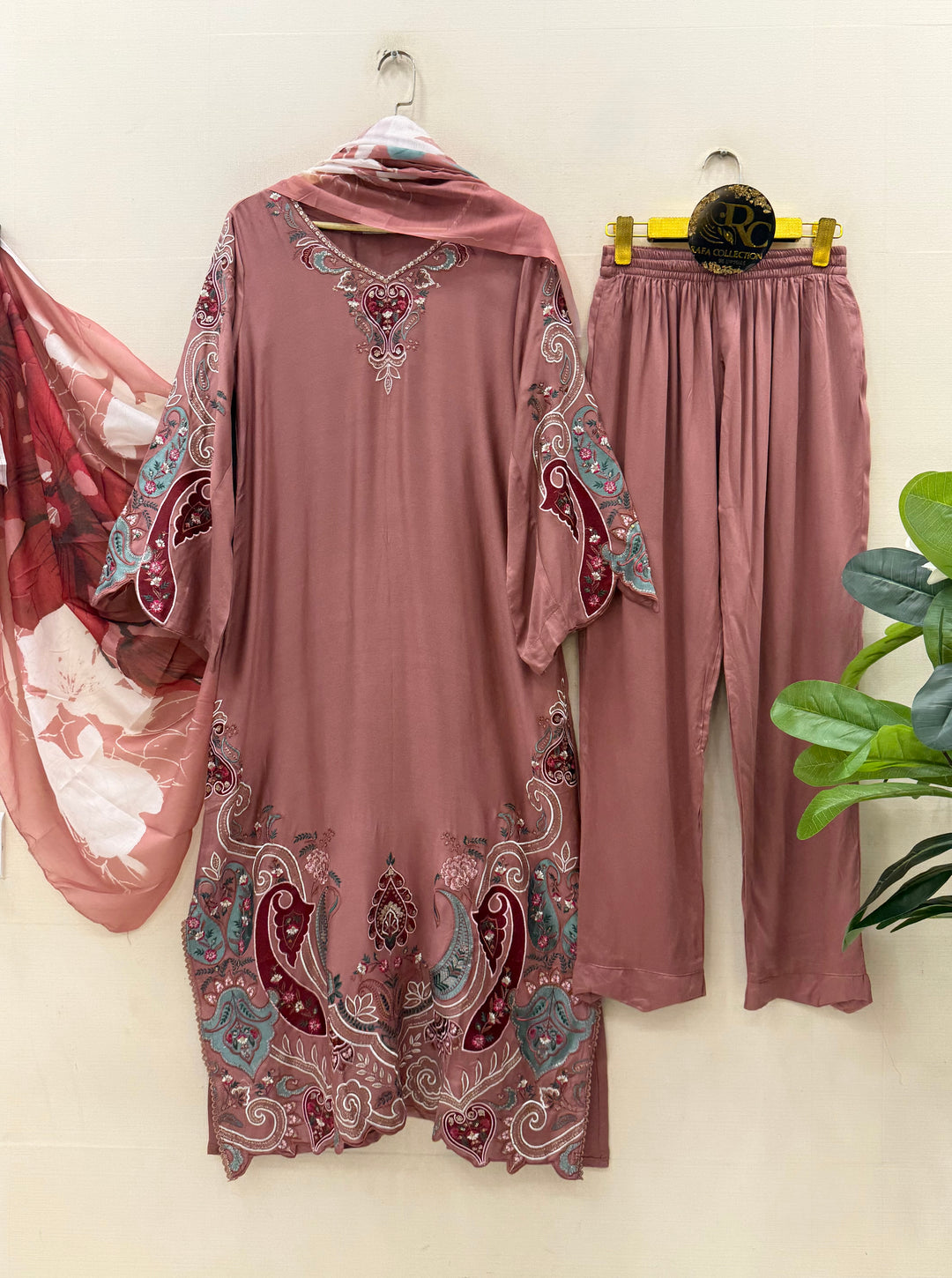 Embroidered pakistani kaftan Long Suits