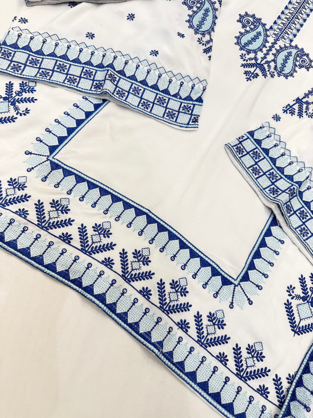 Pakistani embroided suits 3118