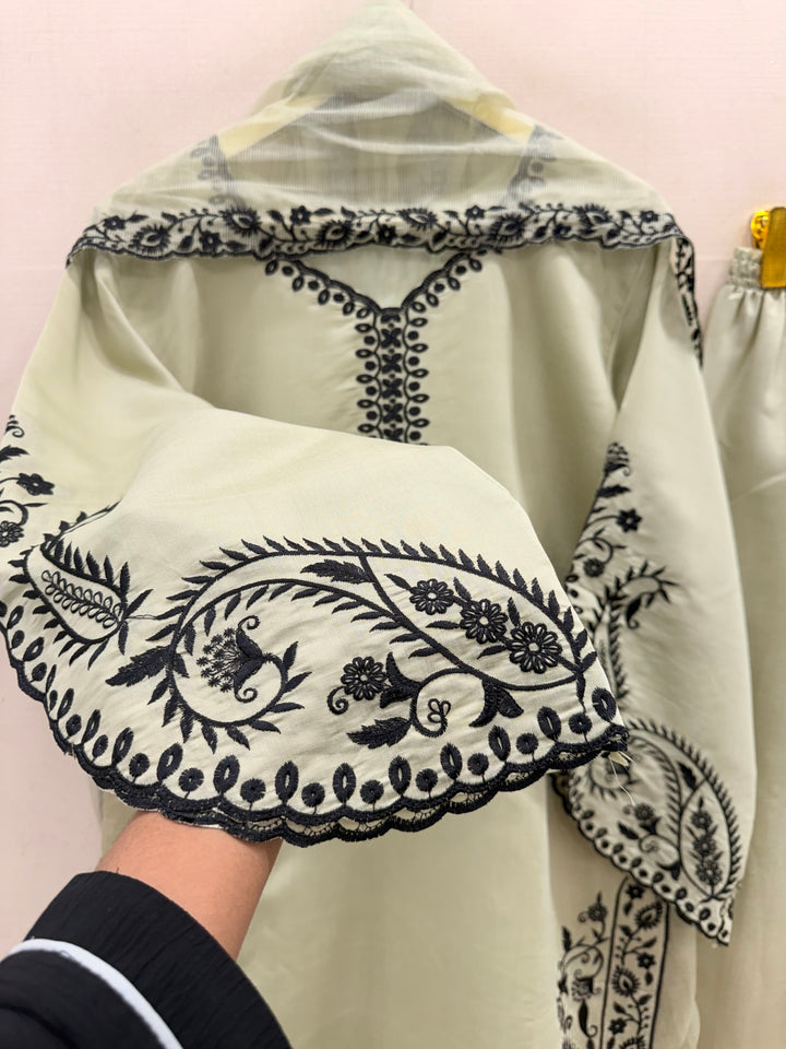 Pakistani embroidered suits 1086
