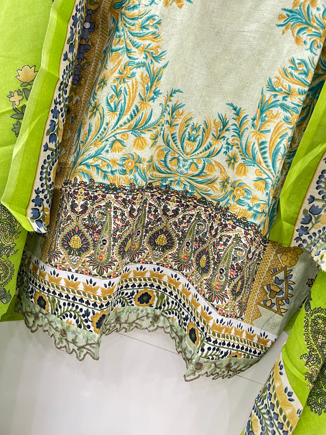 Pakistani patch work suit 318311