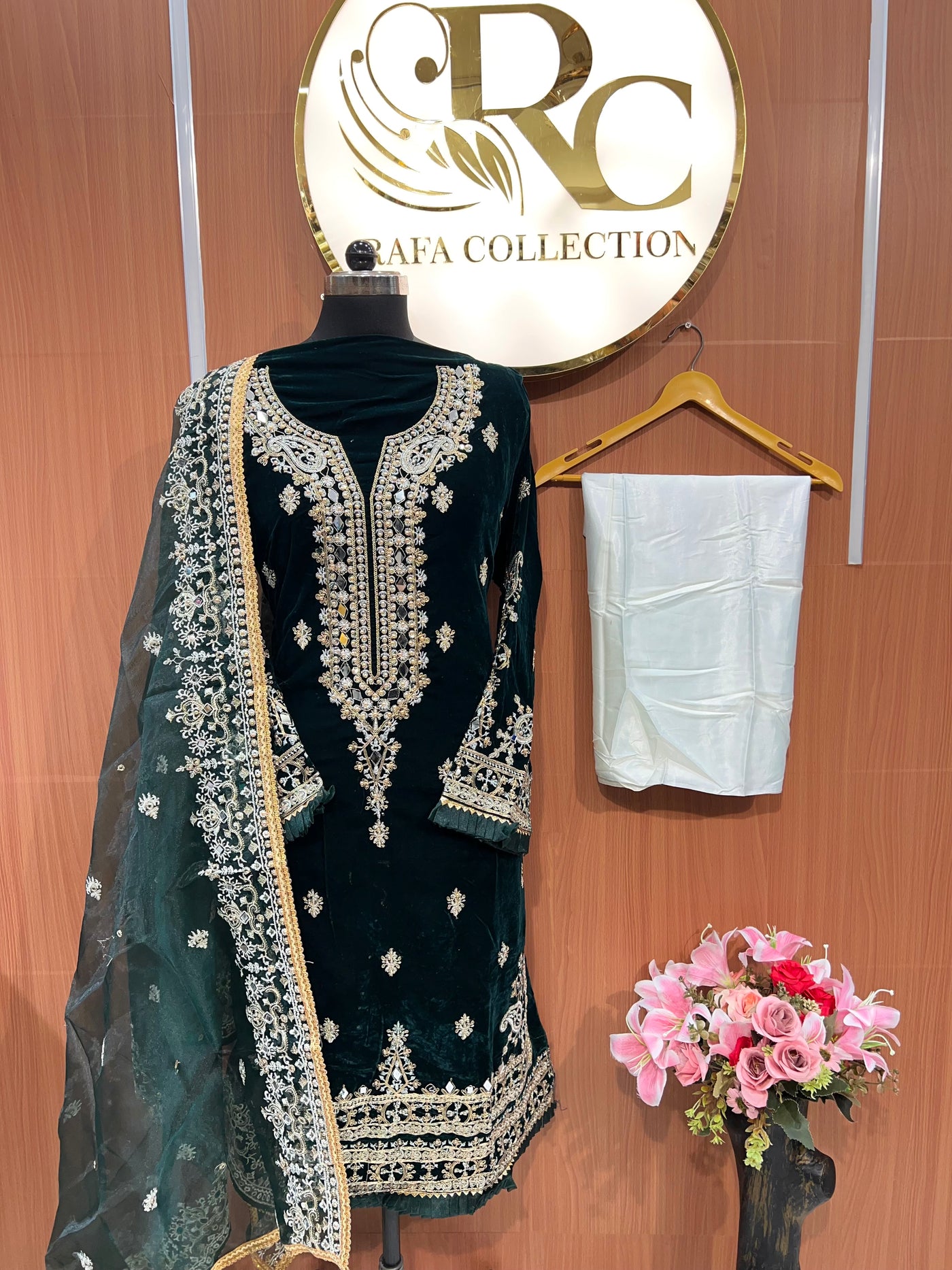VELVET LUXURY EDIT 1607