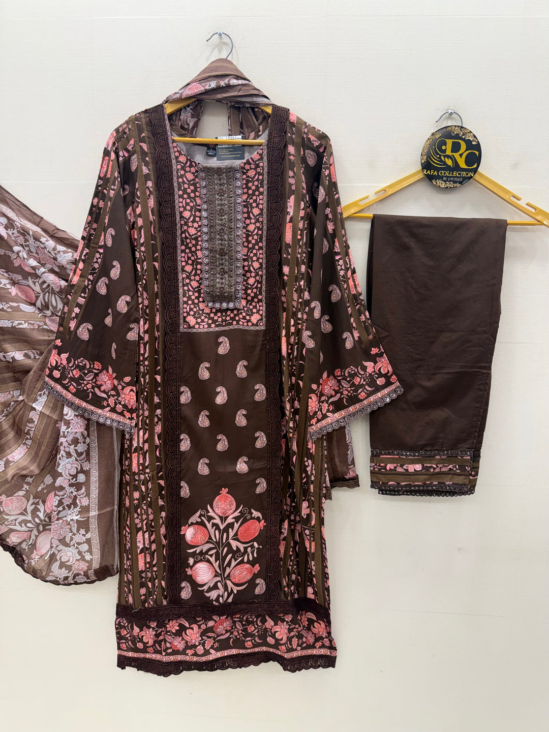 The Hermitage lawn suits 3008