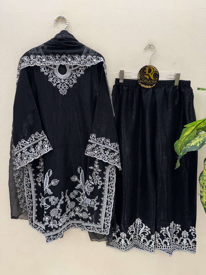 Pakistani Embroidered suits 6070