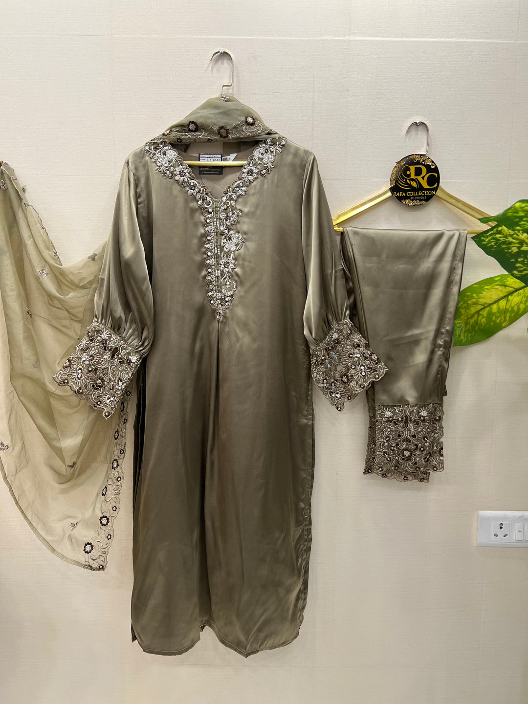 Pakistani handwork 2335