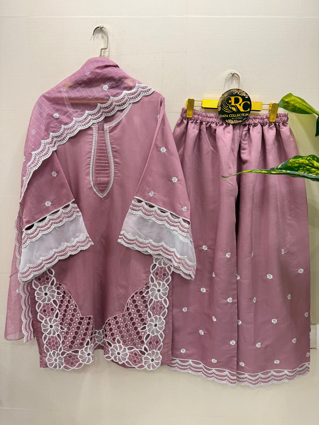 Pakistani Formals suits 8004