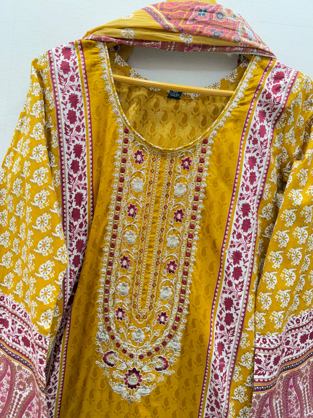 The Hermitage lawn suits 9976