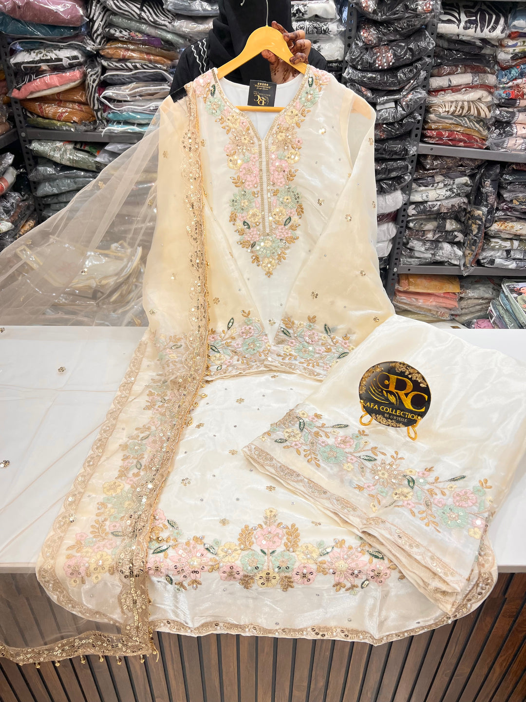 Viral Pakistani Suits 2782