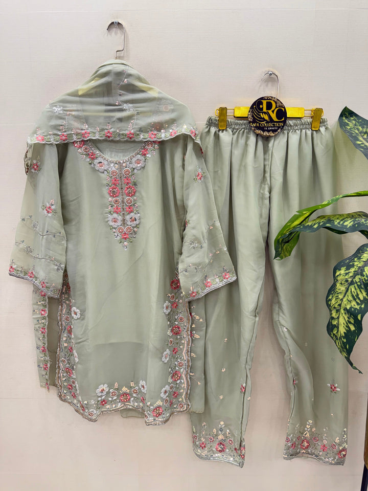 Sale Pakistani Suits